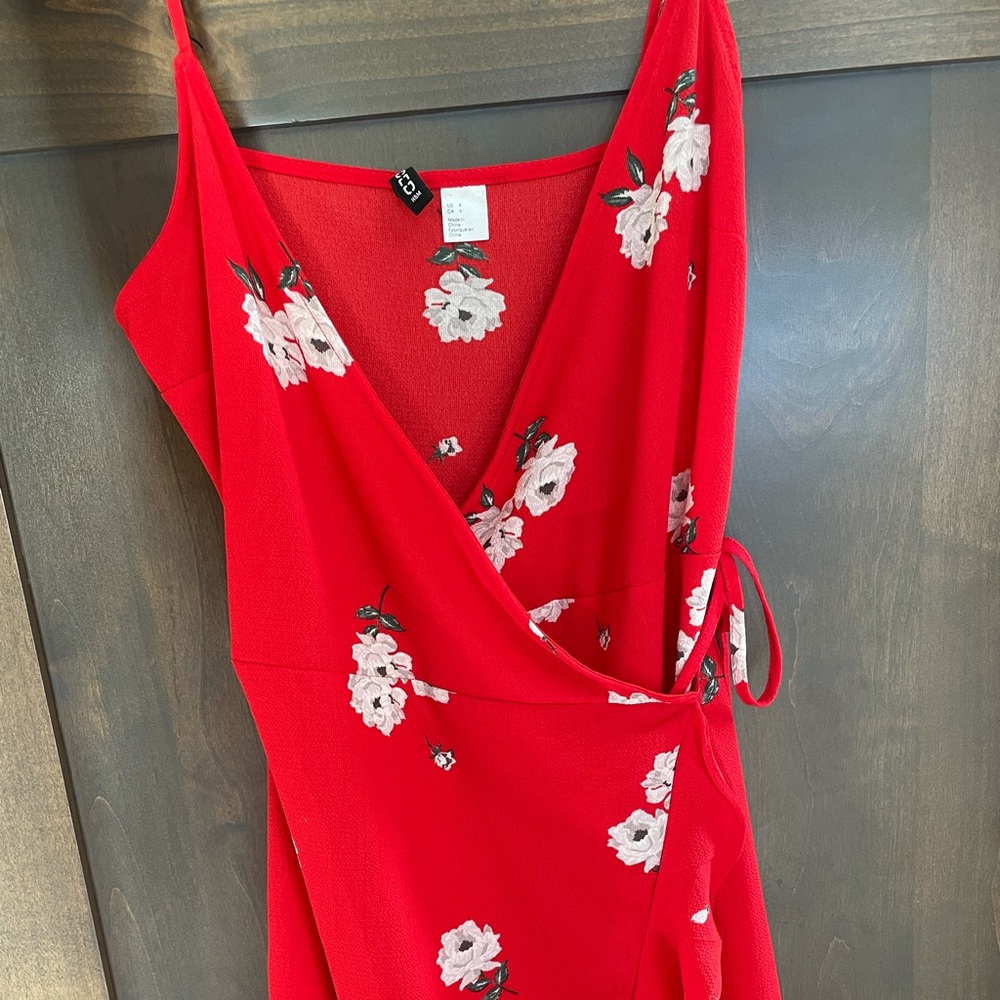 Red floral wrap dress!❣️SMALL